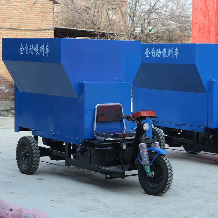 电动牛羊喂料车 养殖场草料饲料双侧投料上料机 全自动牛羊撒料车