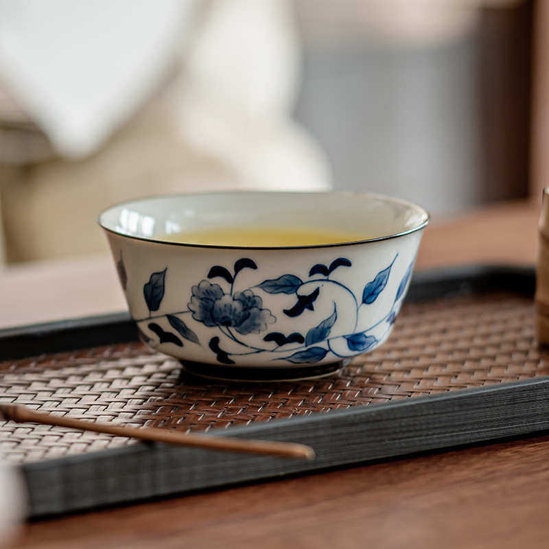 手绘缠枝莲茶杯主人杯陶瓷个人家用品茗杯专功夫茶具釉下彩新中式