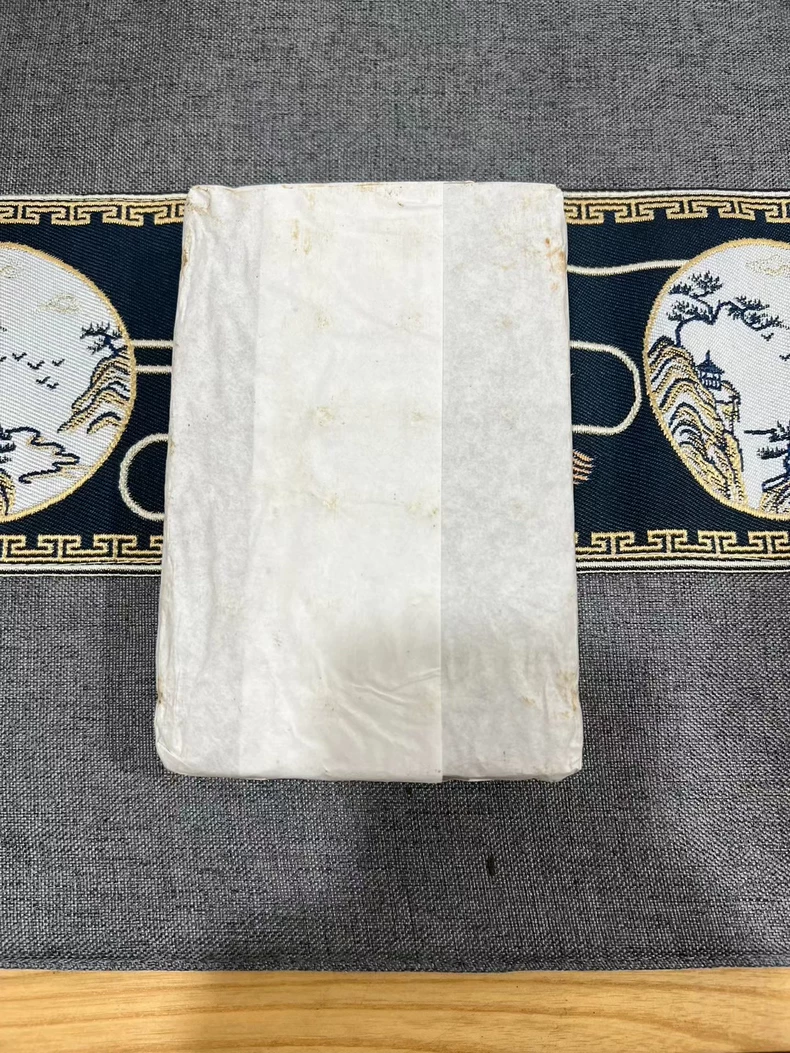 2012年冰島老寨黃金葉磚 500克一磚 頭春古樹老茶 普洱茶 BUASHOP普洱老茶
