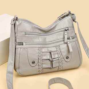 冬天配羽绒服的包包女款轻奢小众水洗皮斜挎包新款时尚妈妈女大容