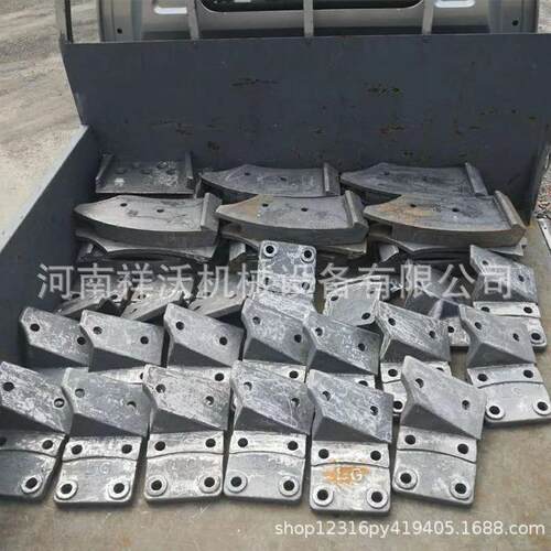 供应138雷蒙磨粉机配件欧版雷蒙磨辊环全套雷蒙机易损耐磨配件