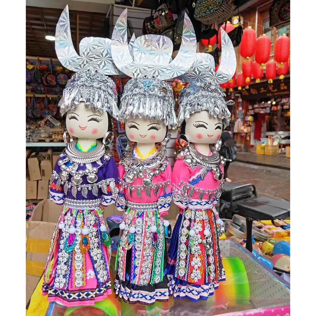 新款少数民族木质娃娃手工布娃娃摆件凤凰古城特色玩偶旅游纪念品