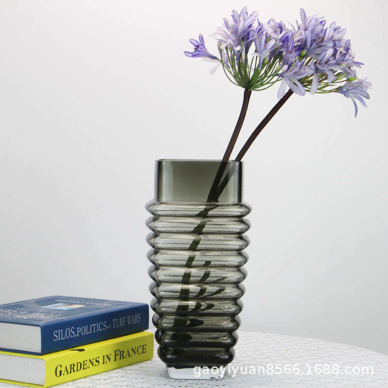 简约现代玄关大气茶色螺旋电视柜卧室客厅卧室样品间插花玻璃花器