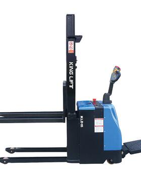 科力1.5吨踏板托站升式全电动堆高车叉车轻型盘驾搬运车降659堆垛