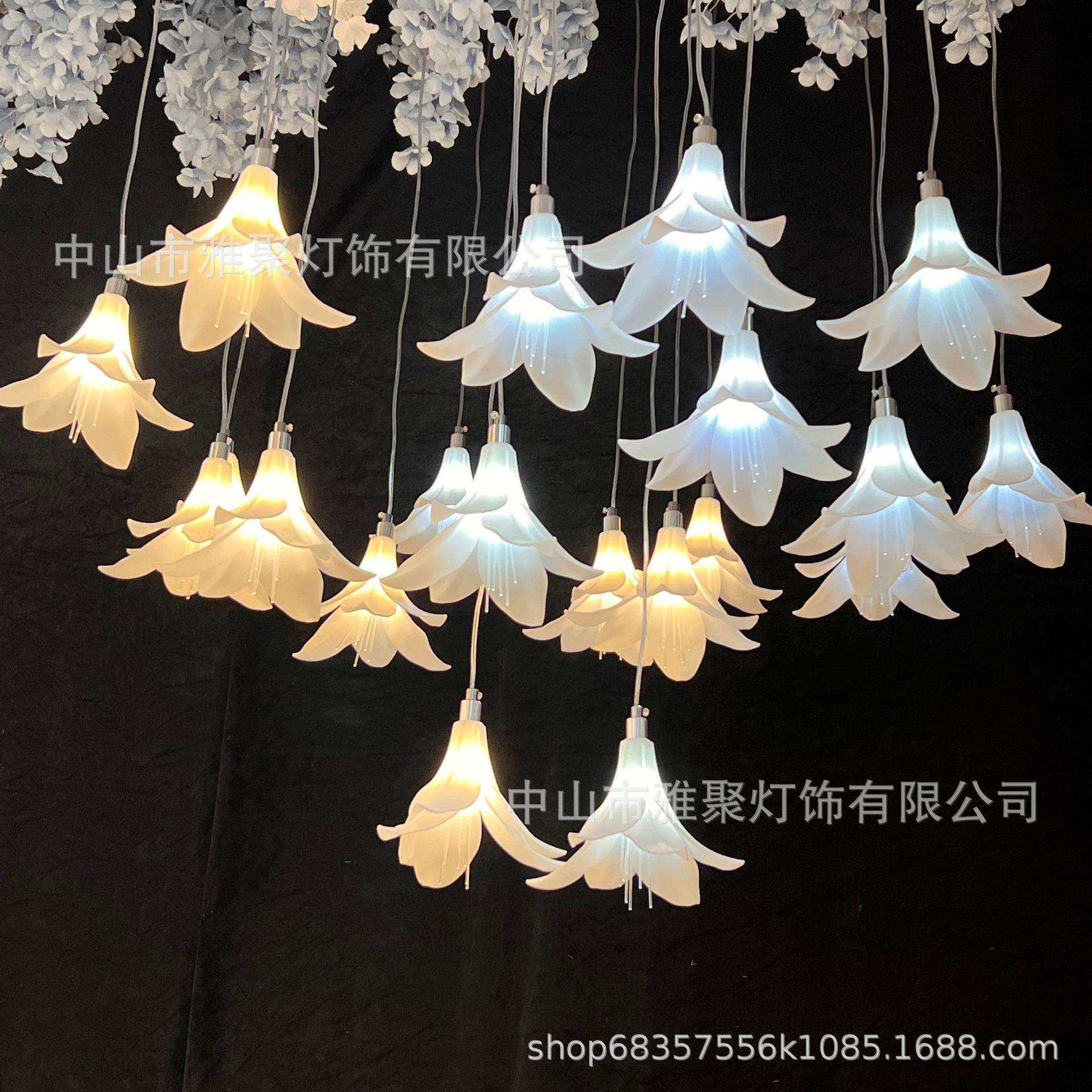 新款婚礼百合花装饰吊灯创意婚庆仿真花道具舞台发光亚克力吊顶灯