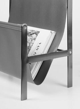 现代轻奢金属皮革杂志架报刊架书房收纳储物架样板间家居软装饰品