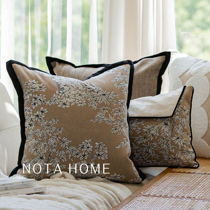 轻奢法式风抱枕沙发客厅高级感靠垫床上抱枕车载长条腰枕棕色枕套