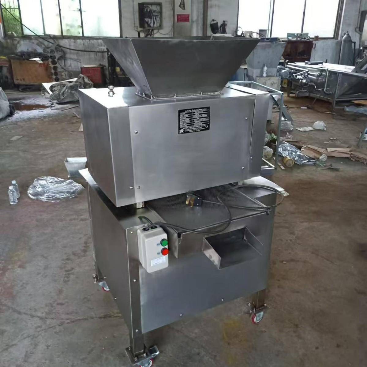 甘蓝挤压榨汁设备 百香果大型螺旋挤压原汁机器 黄瓜切块出汁机