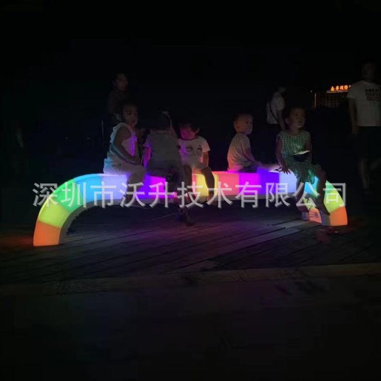 游乐园爱心互动感应脉冲座椅网红打卡七彩变色led彩虹心形长凳子