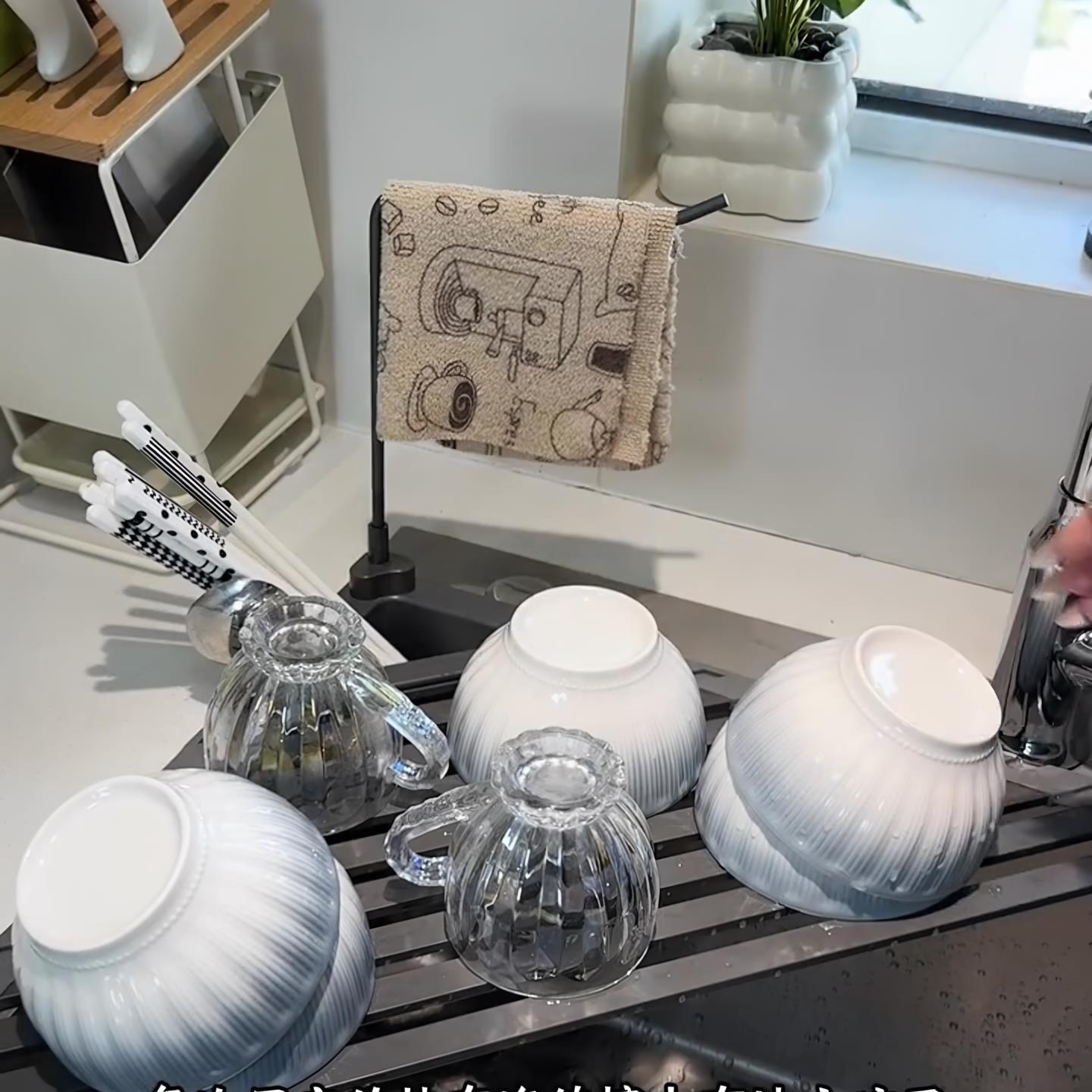 厨房水槽三角形可折叠卷帘沥水架多功能碗碟筷子抹布杆置物架