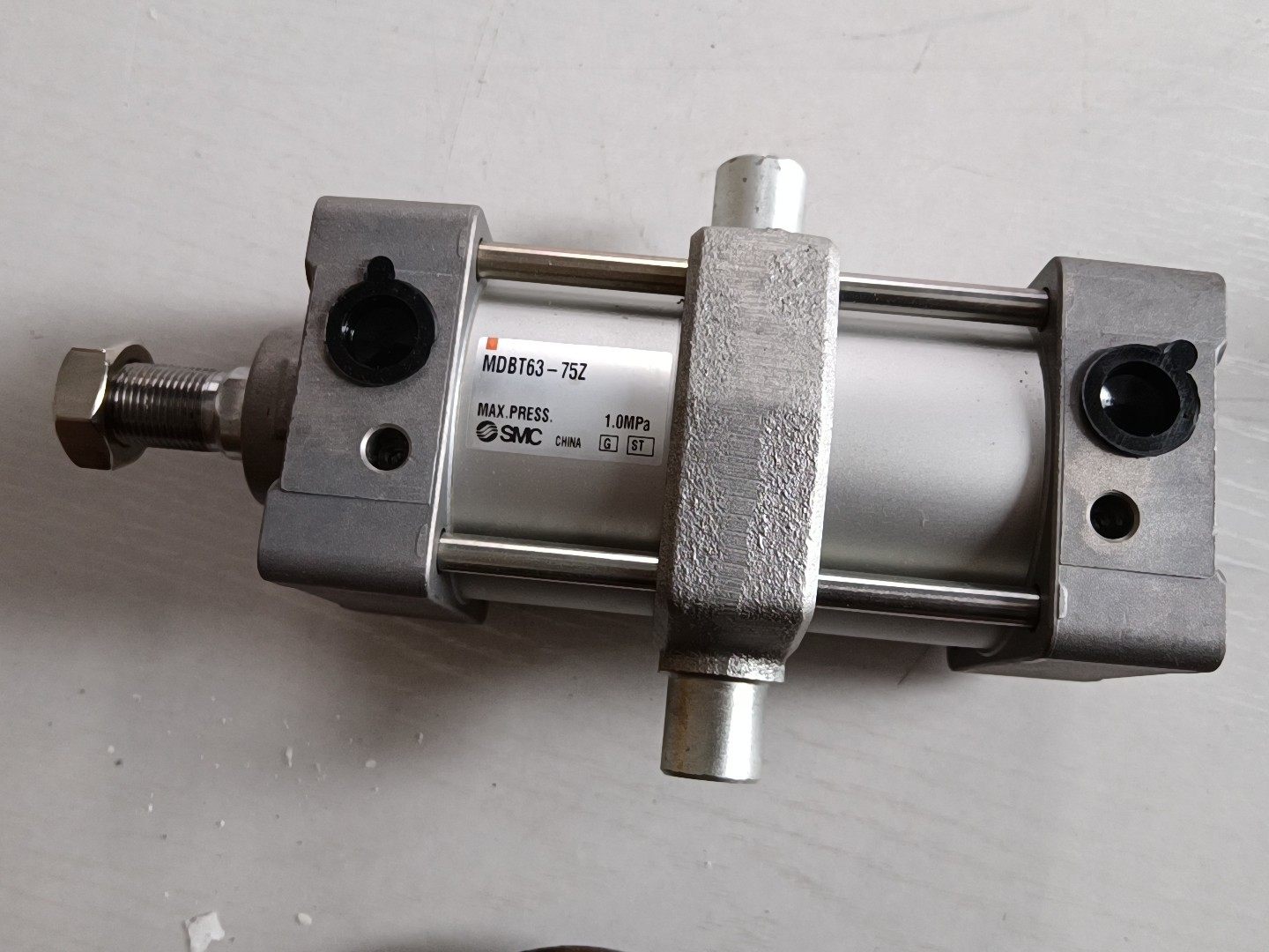 日本SMC的气缸MDBT63-75Z全新正品现货一个，单价3