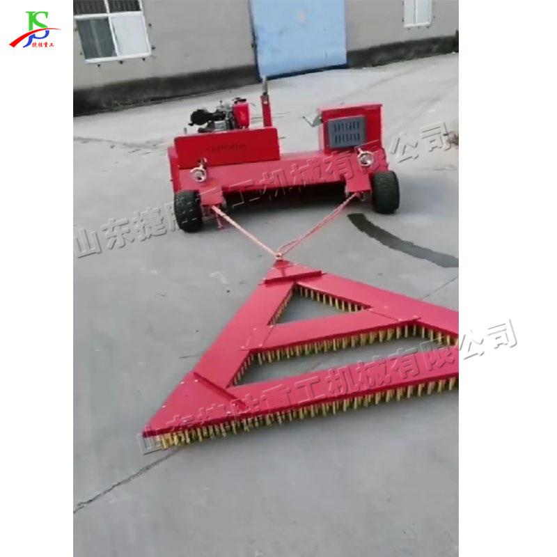 遥控式人造草坪梳草机柴油电启草坪梳理机石英砂橡胶颗粒充填机