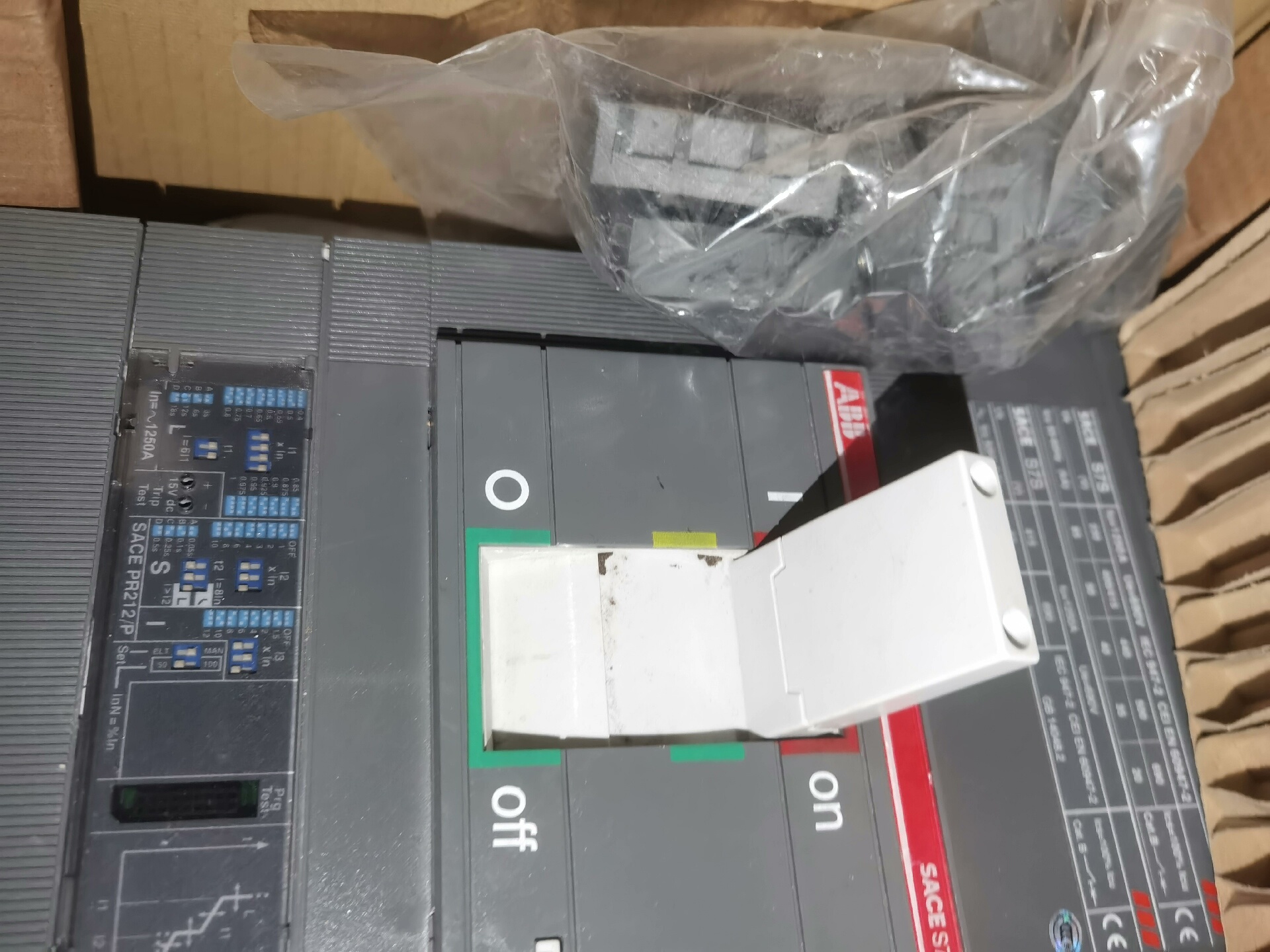 ABB塑壳断路器S7S1250 PR121/P-LSI 3P