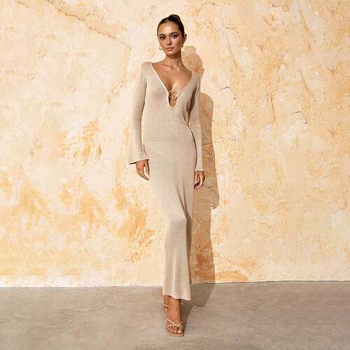 Long knit dress with a circular ring and exposed back,
