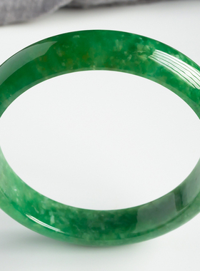 缅甸翡翠玉镯少女正品拍卖绿色宽版玉手镯41.98g（内径55mm）