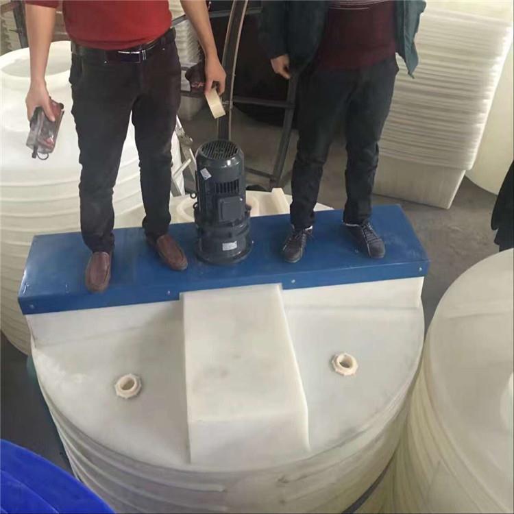 厂家带搅拌机立式圆形塑料PE药箱2吨一体加药桶搅拌罐2m3加厚