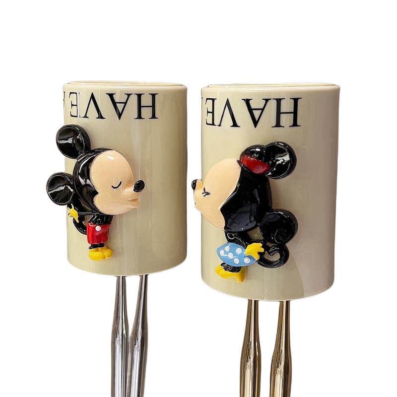 一家三口壁挂式洗漱杯免打孔刷牙杯卡通儿童漱口杯牙刷架家庭套装