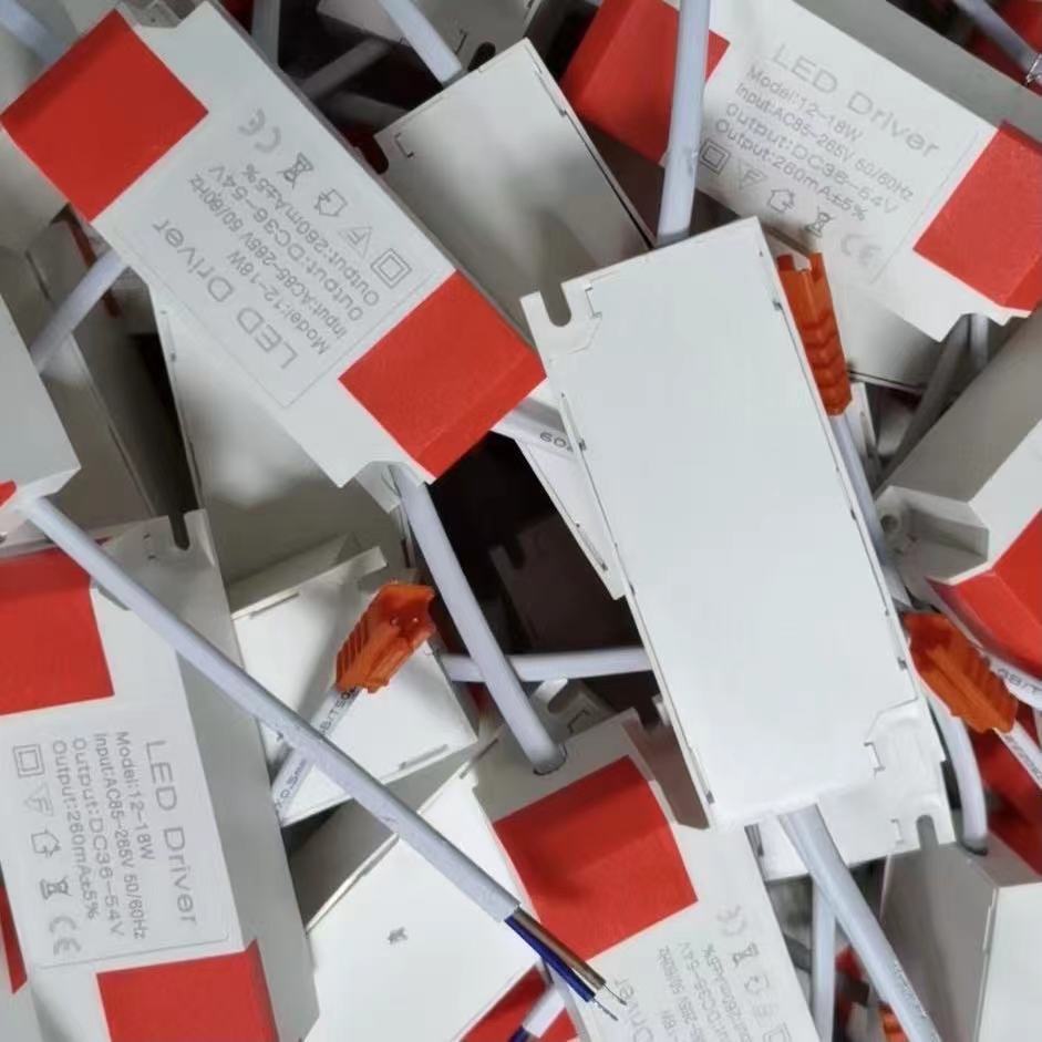 led驱动电源4-7ww5w8-12w15w18w24w天花灯筒灯宽压恒流驱动