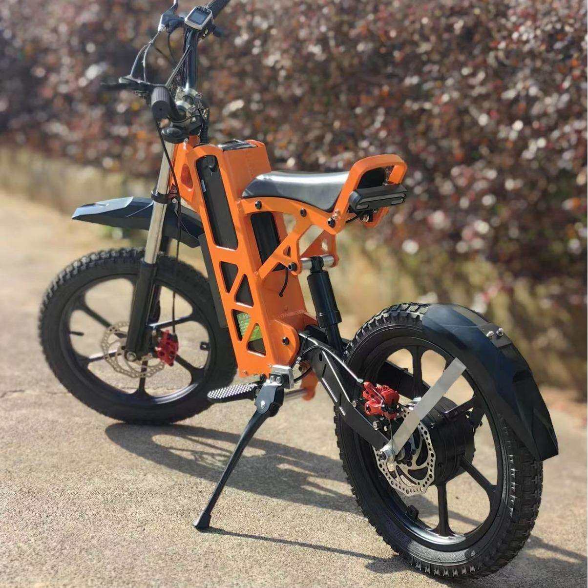 在速度中感受激情在骑行中感受快乐儿童电动自行车平衡车ebike
