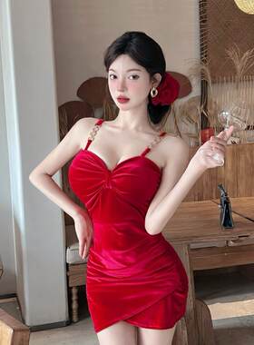 领性感低胸辣妹纯欲气质低胸金丝绒小个子吊带打底包臀连衣裙潮
