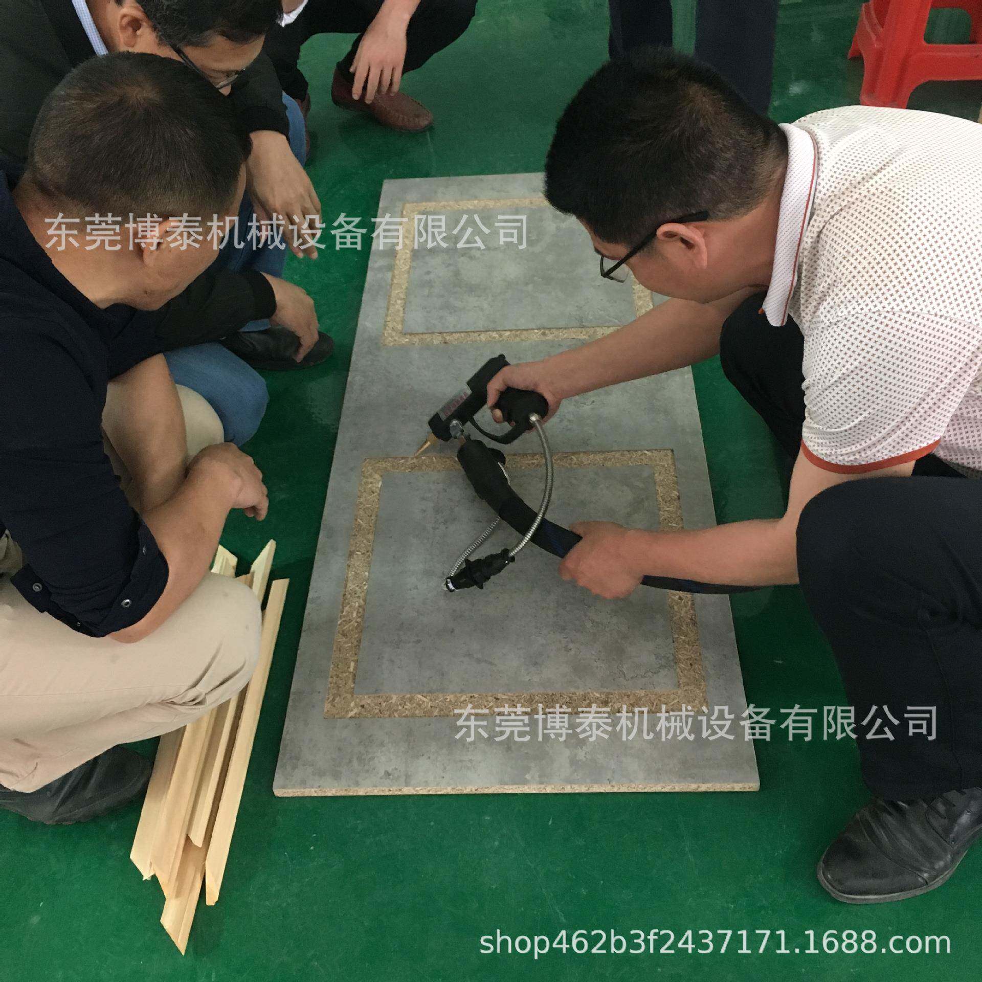 木工热熔胶机打胶边条快速固定木门家具卡条木条打热熔胶电加热