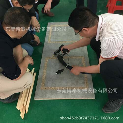 木工热熔胶机打胶边条快速固定木门家具卡条木条打热熔胶电加热