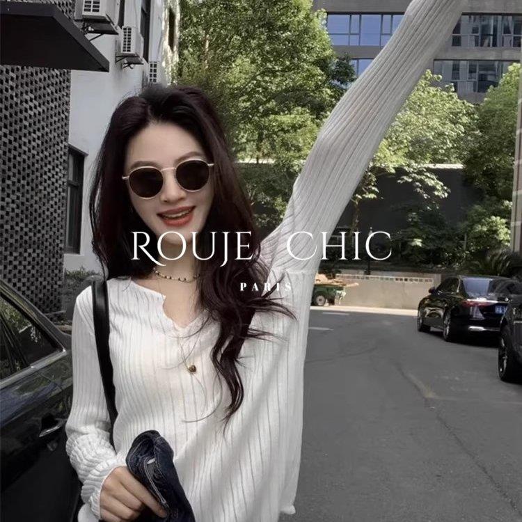 法国rouje chic法式白色V领坑条肌理感长袖针织衫女早春显瘦上衣