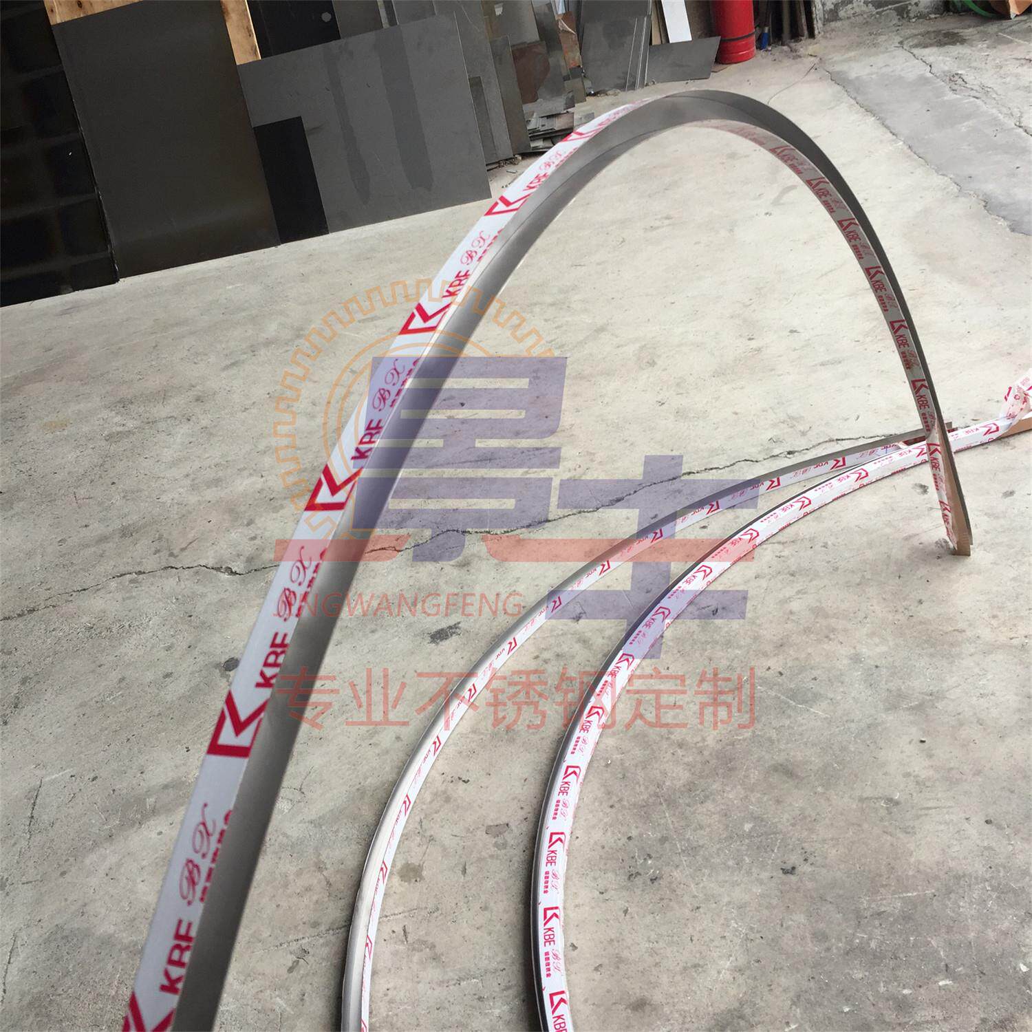 定做304不锈钢弧形线条 侧面拉弯异型收边 吊顶天花转角90度 圆弧