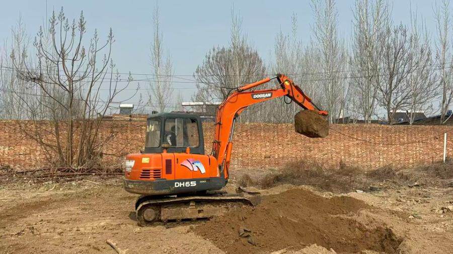 3月30日邢台某公司处置斗山55挖掘机网络拍卖公告