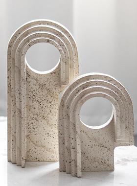 酒柜摆件客厅2025新款抽象侘寂几何不规则门洞现代样板间客厅玄关