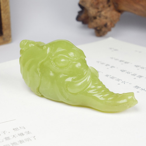 W一元闪拍保真新疆和田玉若羌黄口料鸡油黄苏工大象吊坠42.59g