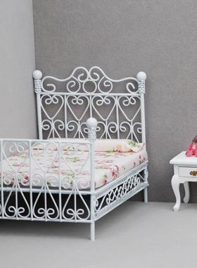 1:12娃娃屋dollhouse迷你家具卧室场景微缩摆件袖珍铁艺双人床