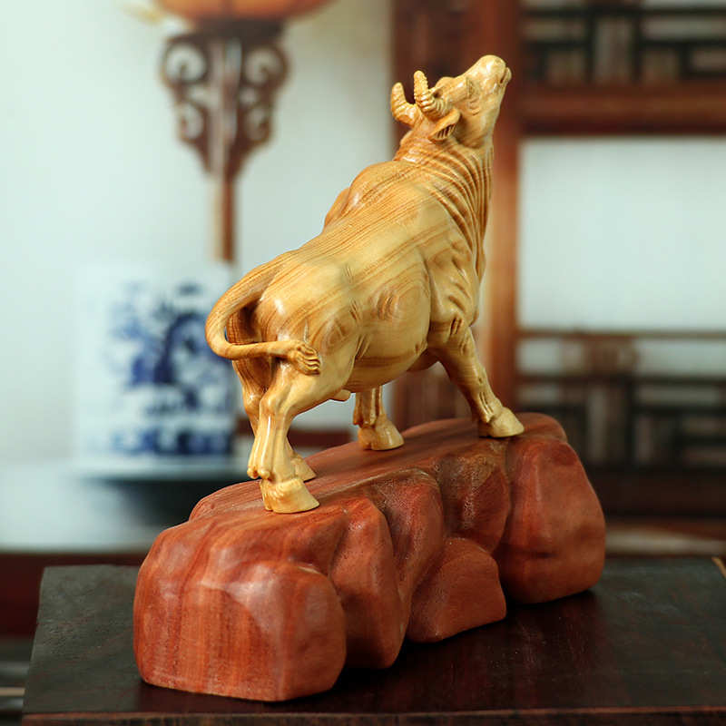 黄杨木雕摆件生肖牛气冲天手把件木质华尔街牛家居客厅收藏工艺品