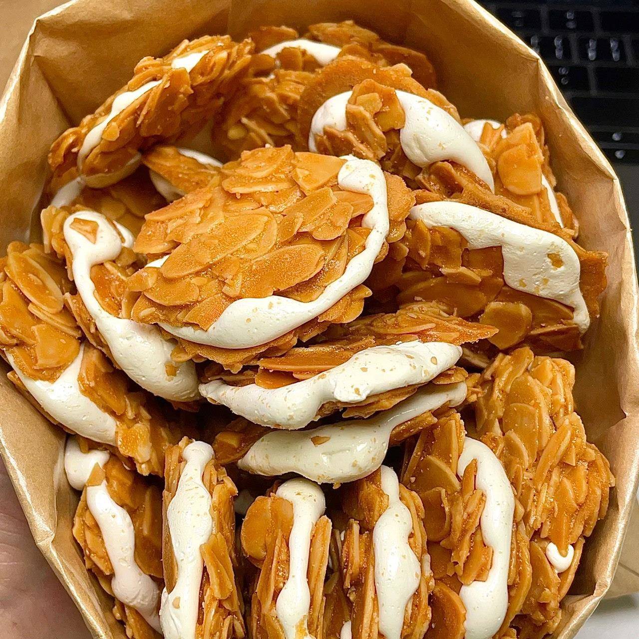 扁桃仁产软心酥牛轧杏仁夹心酥丝坚果饼干拉薄脆网红追剧特小零食