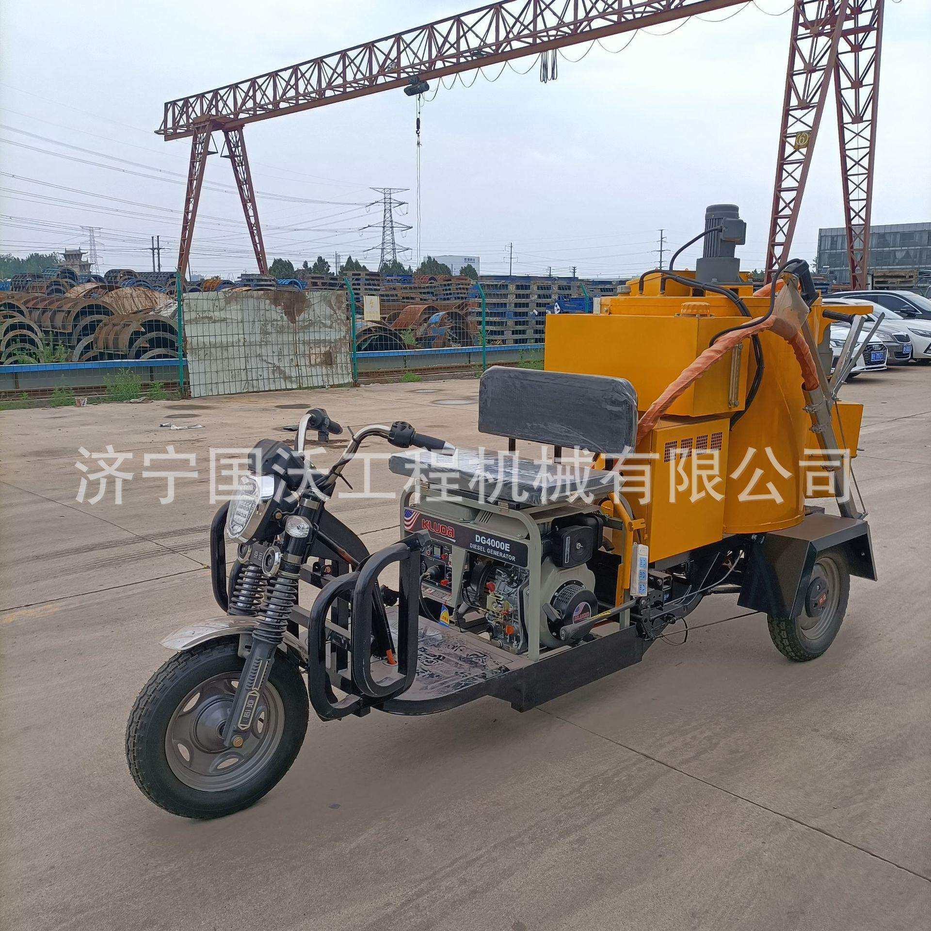 小型三轮路面修补机公路裂缝填补机器视频1方沥青搅拌机器出售