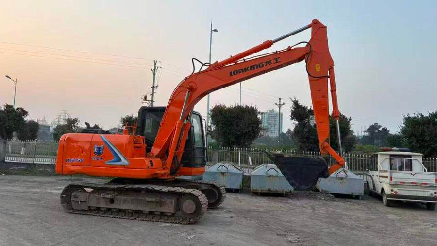 3月10日重庆龙工150挖掘机网络拍卖公告