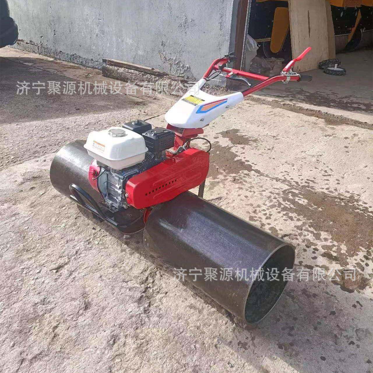 手扶式草坪滚压机公园别墅草地滚筒压平机内燃自走草坪压实机