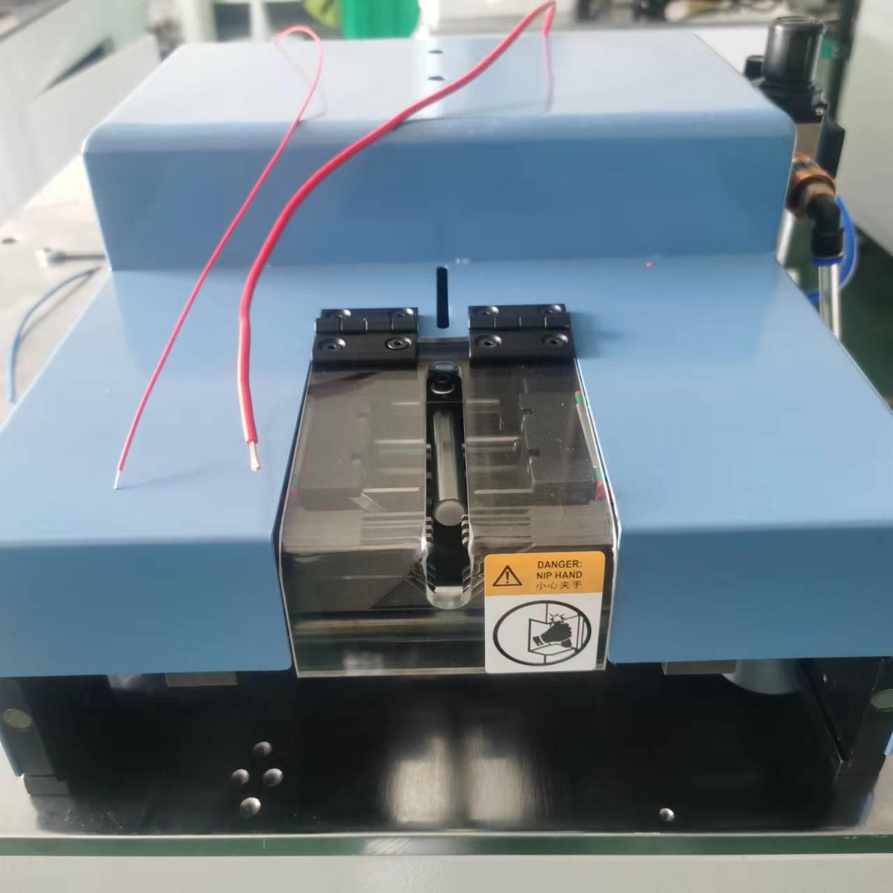 新能源线束剥线机不同平方护套线绝缘线免换刀气动剥皮机