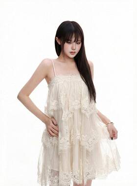 WITHMIN 多色蕾丝边吊带洋装女2026夏季新款不规则下摆蓬蓬短裙