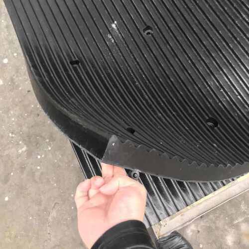 缓冲带滑板减速带坡道降噪地下车库板斜坡减震斜坡橡胶减噪耐用防