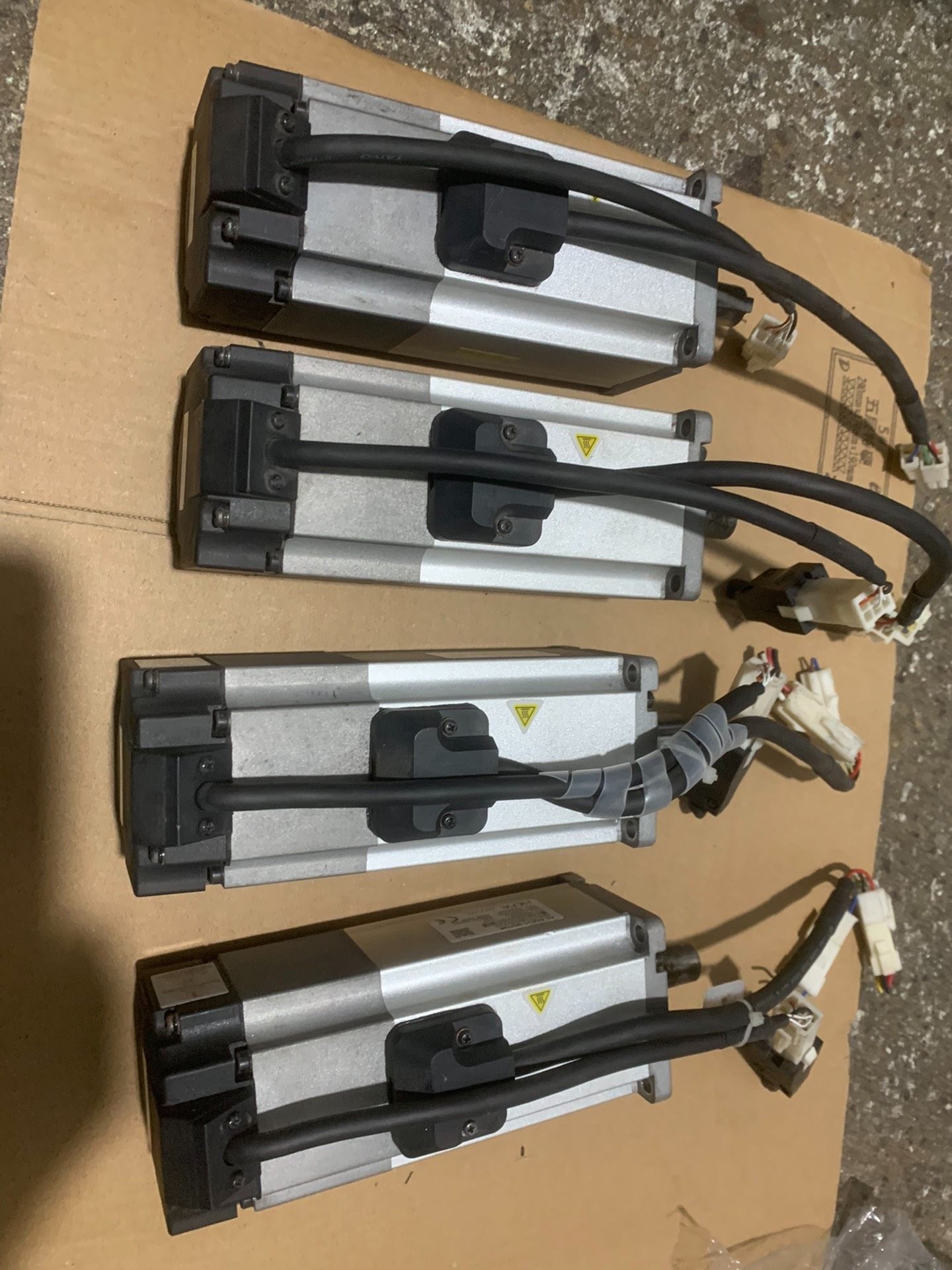 禾川电机、SC－X3MH040A－B2LN、还有三台成色如图