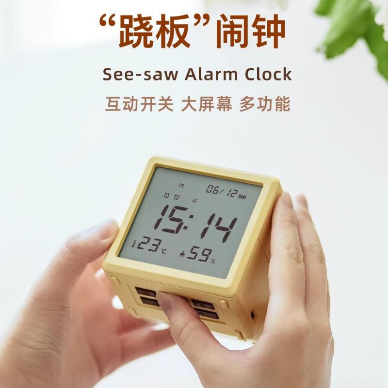 翘板闹钟LED大屏数显桌面趣味时钟多功能小夜灯闹钟摆件翘板夜灯