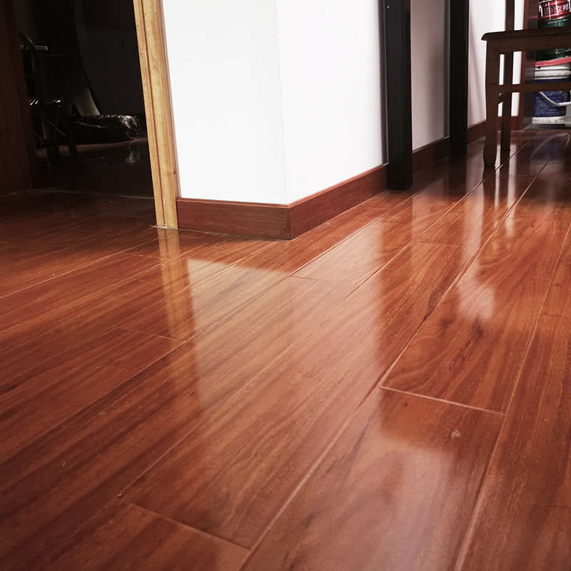 龙叶5831红色环保家用地暖金刚板强化复合地板木地板厂家直销12mm