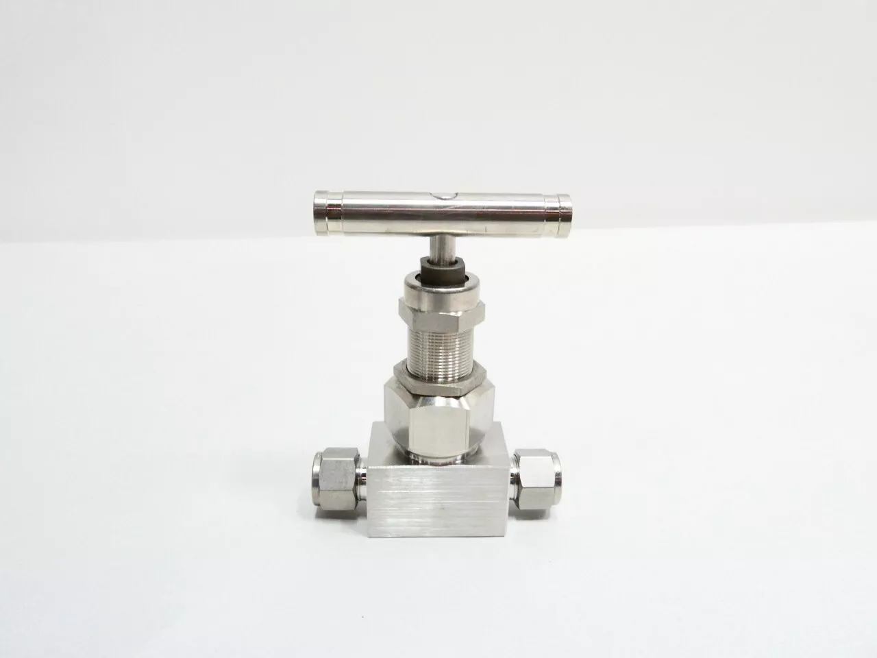 世伟洛克 SS12NBS8GSHW20W22440C 手动不