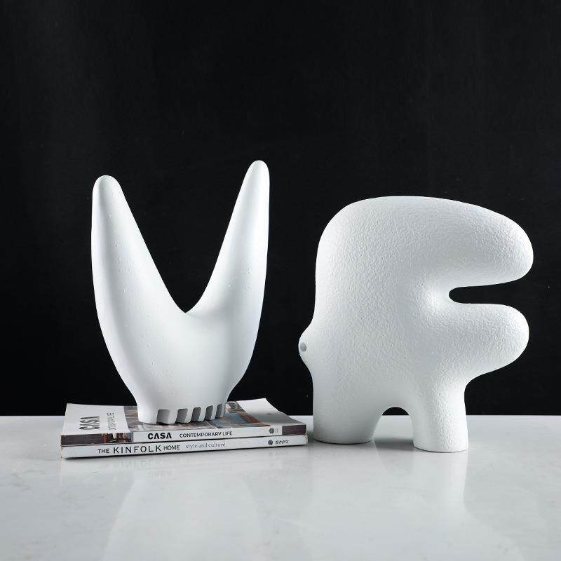 简约现代艺术抽象字母创意雕塑摆件家居客厅桌面样板房软装饰品