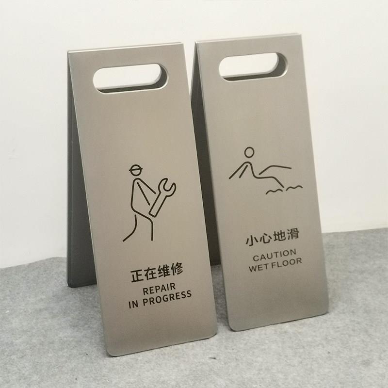 不锈钢折叠式警示牌小心地滑人字告示牌当心滑跌A字牌提示指示牌