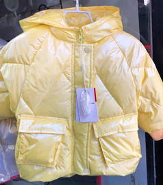 女童羽绒服冬季小童亮皮免洗防水棉服淡黄色90白鸭绒洋气外套