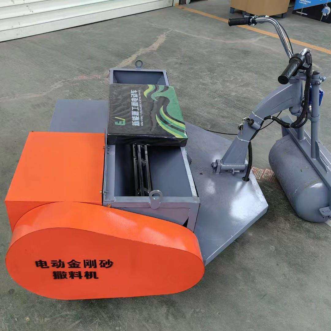 电动金刚砂撒料机 地坪施工布料车 金刚砂撒料车 混凝土撒料机