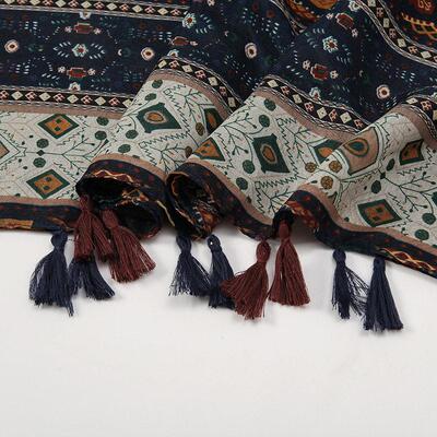 woman with a retro color-blocked small floral long shawl围巾