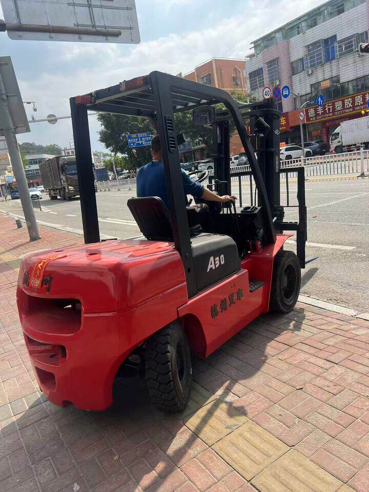 4月22日东莞市A30 叉车一台,载重3吨网络拍卖公告